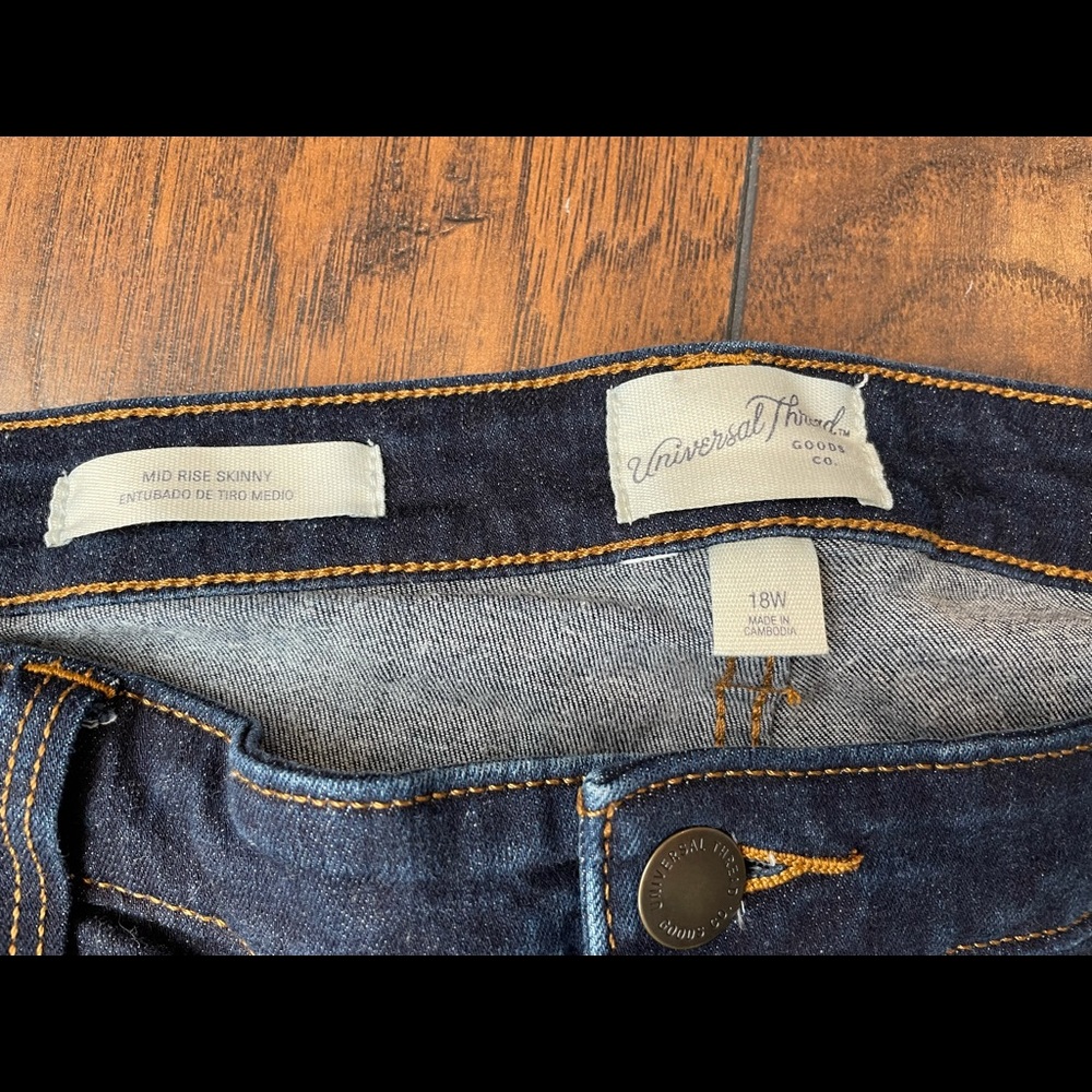 Womans plus Universal Thread skinny jeans